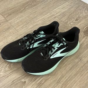 Teal and black brooks!